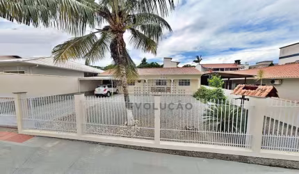 CASA 2 Quartos, Churrasqueira, 3 Vagas - Aririú - Santa Catarina