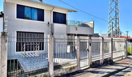 Casa 02 Pavimentos, 293 m² em Coqueiros, próximo ao mar - Florianópolis Brasil