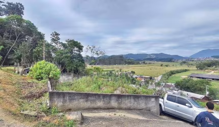 TERRENO 360,80m² de área total - Varginha - Santo Amaro da Imperatriz