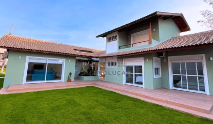 Casa de Alto Padrão com 03 Suites pertinho da praia em Florianópolis SC