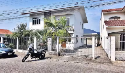 CASA 3 Quartos, 1 Suíte, Sacada, 11 Vagas - Centro
