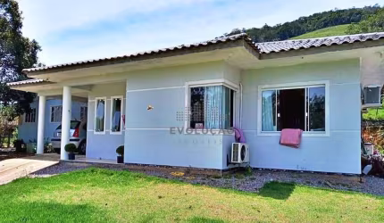 CASA 3 Quartos, 2 Vagas, Churrasqueira - Santo Amaro da Imperatriz
