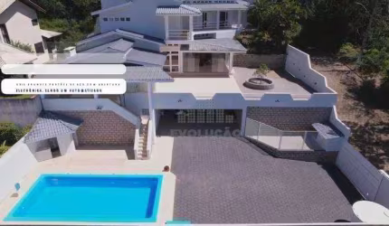 Linda Mansão com 5 Dorms - Ponta de Baixo - São José/SC