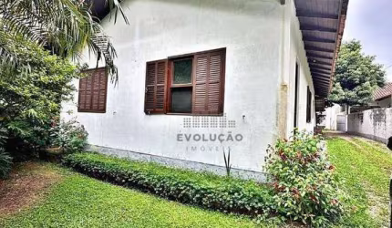2 Casas, sendo uma residência com 3 dormitórios e outra com 2 dormitórios, amplo quintal, bairro Passa Vinte, Palhoça/SC