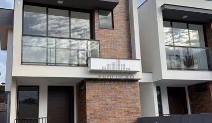 Sobrado à venda, 112 m² por R$ 650.000,00 - Serraria - São José/SC