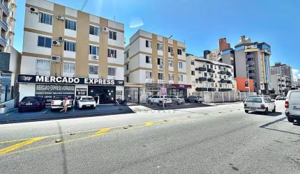 Apartamento com 2 dormitórios para alugar, 50 m² por R$ 2.410,00/mês - Kobrasol - São José/SC