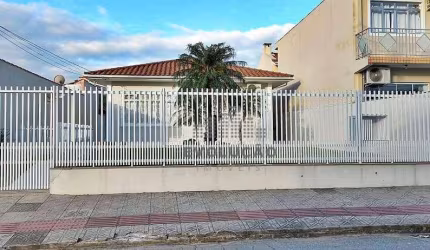 CASA 3 Quartos, 5 Vagas, Edícula - Fazenda Santo Antônio.
