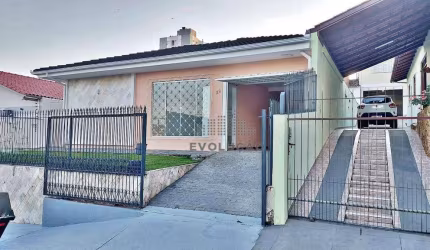 Casa com 3 dormitórios 195 m² - Barreiros - São José/SC