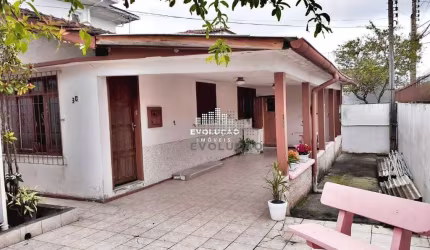 Casa com 3 dormitórios à venda, 152 m² por R$ 800.000,00 - Praia Comprida - São José/SC