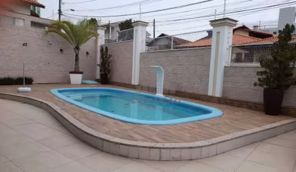 Casa com 6 dormitórios  - Estreito - Florianópolis/SC