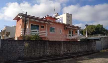 Casa com 3 dormitórios 2 suítes  à venda - Ipiranga - São José/SC