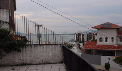 Casa com 3 dormitórios à venda, 230 m² por R$ 1.300.000,00 - Itaguaçu - Florianópolis/SC