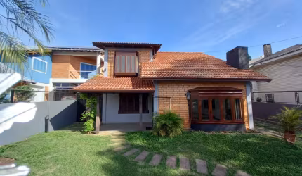 Linda Casa Estilo Europeu Chapeco!