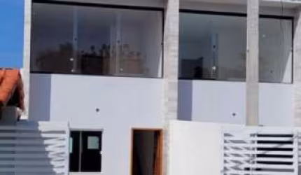 Excelente casa com 02 quartos, sendo 01 suíte, sala, cozinha, banheiro social, área de serviço, garagem, varanda, próxima do Shopping do Cinema, Super