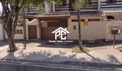 Ótima casa térrea com 02 quartos, sendo 01 suíte, ótima sala, excelente cozinha, banheiro, área de serviço, varandas, cisterna, garagem, rua asfaltada