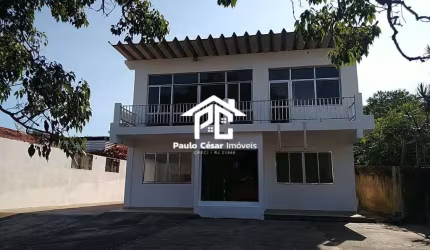 Excelente casa duplex com 04 quartos, sendo 02 suítes, ampla sala, cozinha, banheiro, área de serviço e vaga de garagem para 08 carros, ótimo terreno