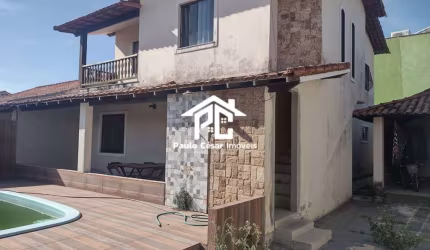 Excelente casa em condomínio de alto padrão, composta por: 05 quartos, sendo 03 suítes, 02 salas, banheiros sociais, cozinha, área de serviço, lavande