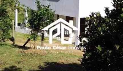 Sítio com 7 alqueires, casa sede com 04 quartos sendo 02 suítes, salão de festas, casa de caseiro, lagoa, campo de futebol, galpão para criação de fra