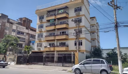 Excelente Cobertura com 05 quartos, sendo 02 suítes, uma com hidromassagem e closet, 02 salas, excelente cozinha, despensa, área de serviço, 03 banhei