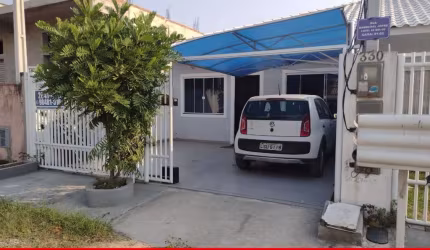 Excelente casa com 02 quartos, sendo 01 suíte, ótima sala, cozinha, banheiro, jardim de inverno, varandas, garagem, portão eletrônico, próximo a facul