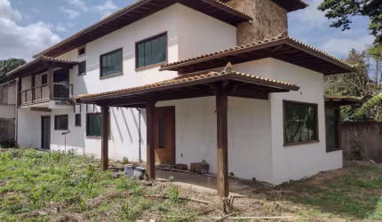 Casa à venda em Araruama-RJ, Parque Hotel: 5 quartos, 2 suítes, 2 salas, 2 banheiros, 3 vagas de garagem, 204,06m².