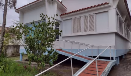Ótima casa com 03 quartos, sala, copa cozinha, banheiro, despensa, varanda, área serviço, banheiro, piscina, churrasqueira, garagem, mais anexo com um