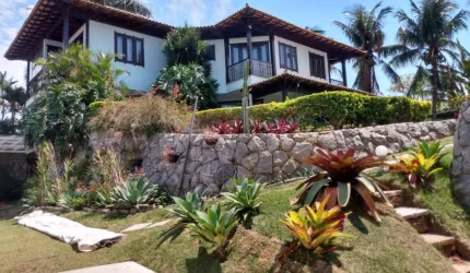 Impecável residência de luxo com 4 quartos e 3 suítes na Pontinha, Araruama-RJ: 3 salas, 3 banheiros, 3 vagas e 320m².