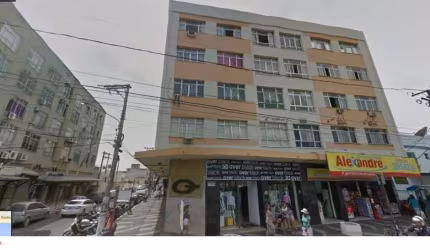 Excelente Apartamento bem amplo com aproximadamente 130m2 , composto por 03 quartos, sala, cozinha, banheiro social, área de serviço, banheiro e quart