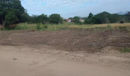 Excelente área com 4.000,00m², medindo 40m de frente por 100m pelas laterais, ótima localização, a 500m do quartel do corpo de Bombeiros.