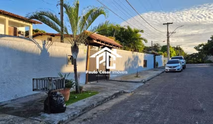 Excelente imóvel no Parque Hotel, composto por 02 casas. Casa Principal linear, com 03 quartos, sendo 02 suítes e 01 com closet, piscina, churrasqueir