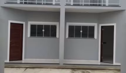 Excelente casa duplex composta por 02 quartos, sendo 01 suíte, sala, cozinha americana, banheiro social, área de serviço, garagem, ótima localização,