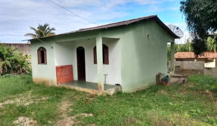 Ótima casa com 02 quartos, sala, cozinha, banheiro, varandas, área de serviço, terreno com 778,00m², ótima localização, local tranqüilo e de fácil ace
