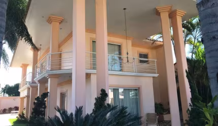 Casa de Luxo no Centro de Araruama-RJ: 5 Quartos, 5 Suítes, 3 Salas, 3 Vagas de Garagem!