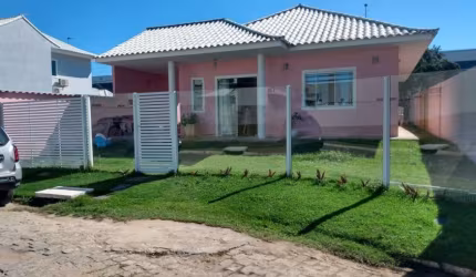 Casa em Condomínio à Venda em Araruama-RJ, Centro: 3 Quartos, 1 Suíte, 2 Vagas, 125m² de Área. Venha Conferir!