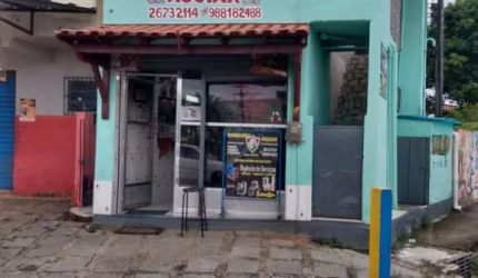 Vendo Loja com 12,00m2 com 01 banheiro e cozinha, ótima localização.