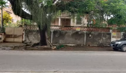 Excelente imóvel comercial medindo 1.368,00m², com 20,00m de frente para Avenida Nilo Peçanha, por 76,00m pela lateral, serve para clínica, colégios,