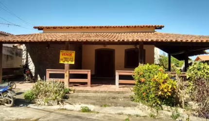 Ampla casa composta por 05 quartos, sendo 02 suítes!