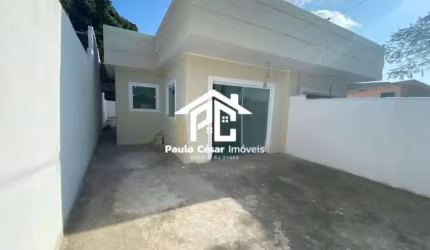 Casa com 02 Quartos sendo 1 suíte, sala cozinha americana banheiro área de serviço varandas garagem.