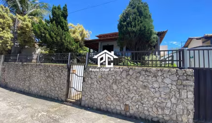 Casa composta por 3 quartos, sendo 3 suítes, escritório, sala ampla com dois ambientes, Copa, cozinha ampla, área de serviço coberta, varanda frente e