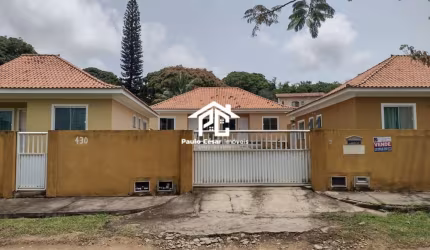 Casa com 02 Quartos sendo 01 suíte sala cozinha banheiro garagem. Condomínio com quatro casas sem taxa. Ótima localização , próxima a lagoa e comércio