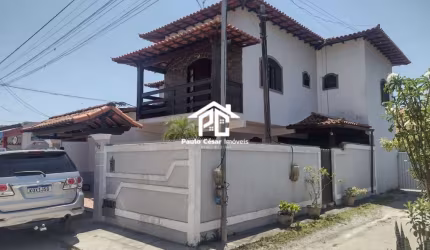 Casa de Luxo à Venda em Araruama-RJ, no Bairro XV de Novembro: 3 Quartos, 3 Suítes, 2 Salas, 1 Banheiro, 1 Vaga, 237,00m².