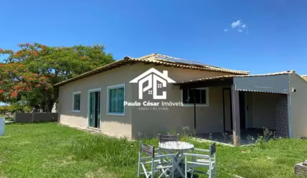Excelente Casa com 03 Quartos sendo 02 suítes com espaço para fazer closet.  ótima sala em 2 ambientes com rack embutido na parede com iluminação espe