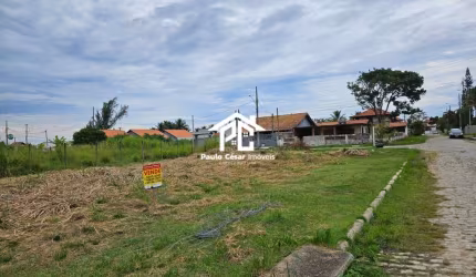 Excelente oportunidade! Adquira agora um incrível lote de esquina com 594,63m² em uma localização privilegiada, apenas a 100 metros da nova Orla Oscar