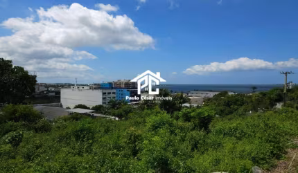 Lote no Centro de Araruama com total de 206,95m² medindo 15,33 de frente e 13,50 nas laterais.  Bem localizado o lote tem uma vista parcial para Lagoa