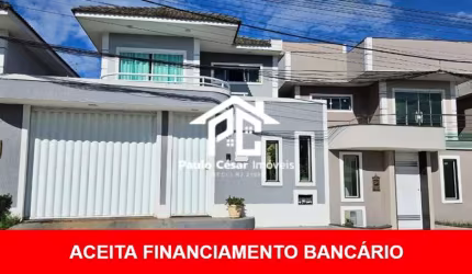 Excelente Casa dúplex de Alto Padrão. Parte superior com 03 Quartos sendo 03 suítes,  01 com closet, todas com varandas e Excelente vista. Parte infer