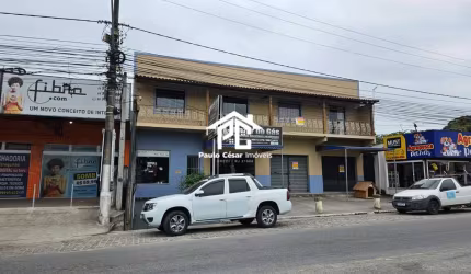 Imperdível oportunidade de adquirir um apartamento e loja no  Centro de Araruama-RJ: 3 quartos, 1 suíte, 1 sala, 1 banheiro, 1 vaga de garagem.