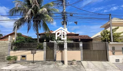 Casa à venda em Araruama-RJ, Vila Capri: 3 quartos, 1 suíte, 1 sala, 2 banheiros, 2 vagas de garagem, 110 m² de área.
