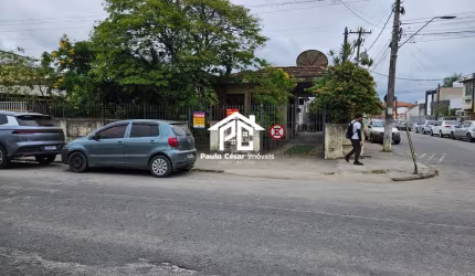 Imóvel comercial de esquina no centro de Araruama. Terreno medindo 15x40 com total de 1.000m².