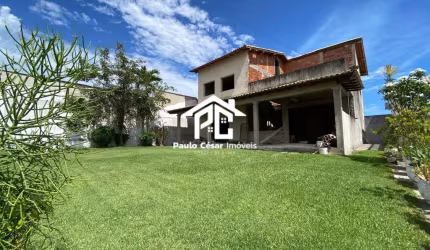 Espetacular casa à venda em Araruama-RJ, bairro Pontinha: 4 quartos, 4 suítes, 1 vaga de garagem, 300m²!