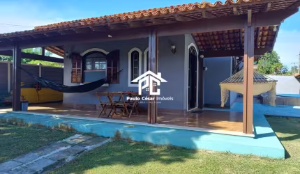 Casa em Condomínio com acesso a lagoa  à Venda em Araruama-RJ, na Praia do Gavião, com 3 Quartos e Suíte